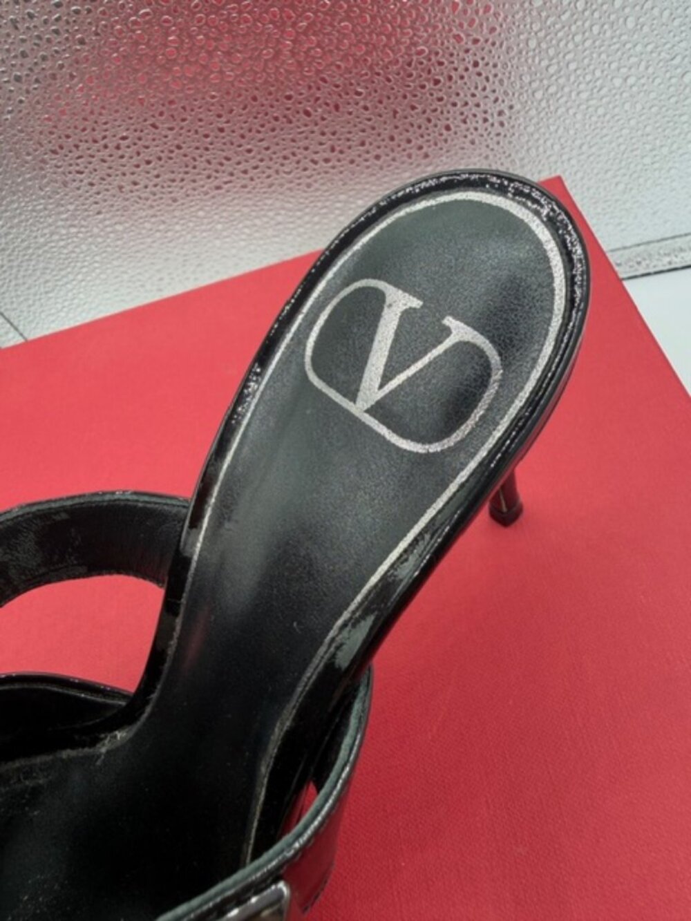VALENTINO STUD PATENT LEATHER PUMPS - Picture 9 of 14
